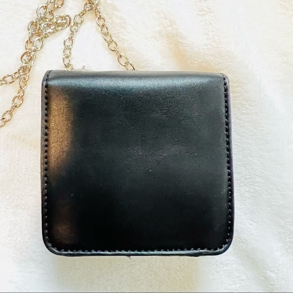 WHO What Wear Balia cross body bag with chain strap in black - Picture 7 of 7